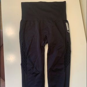 Cropped gym shark leggings